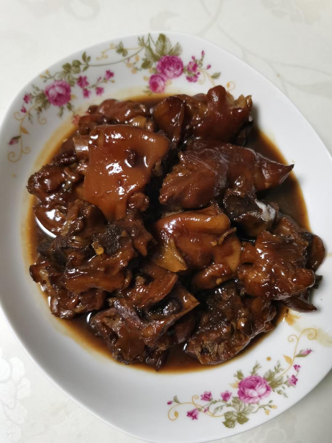 美味的家常菜：红烧猪蹄