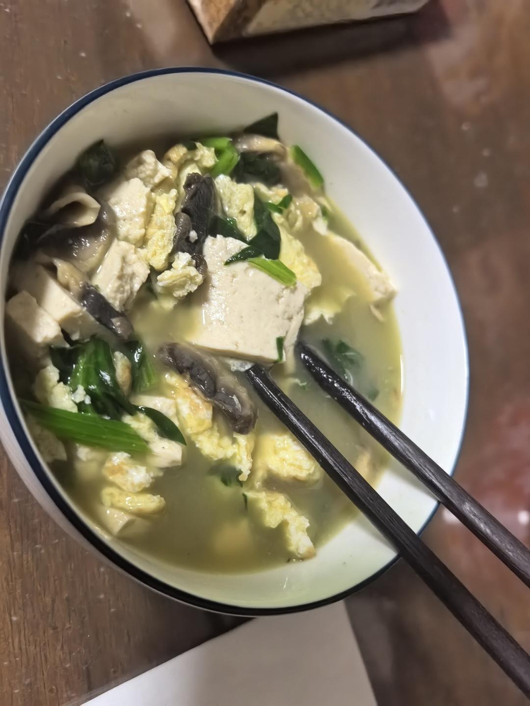 豆腐蘑菇汤（有鸡蛋哦）