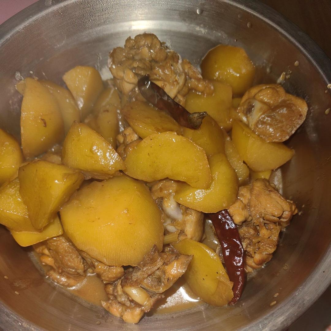 鸡腿炖土豆 上桌秒空盘 汤都喝干了！