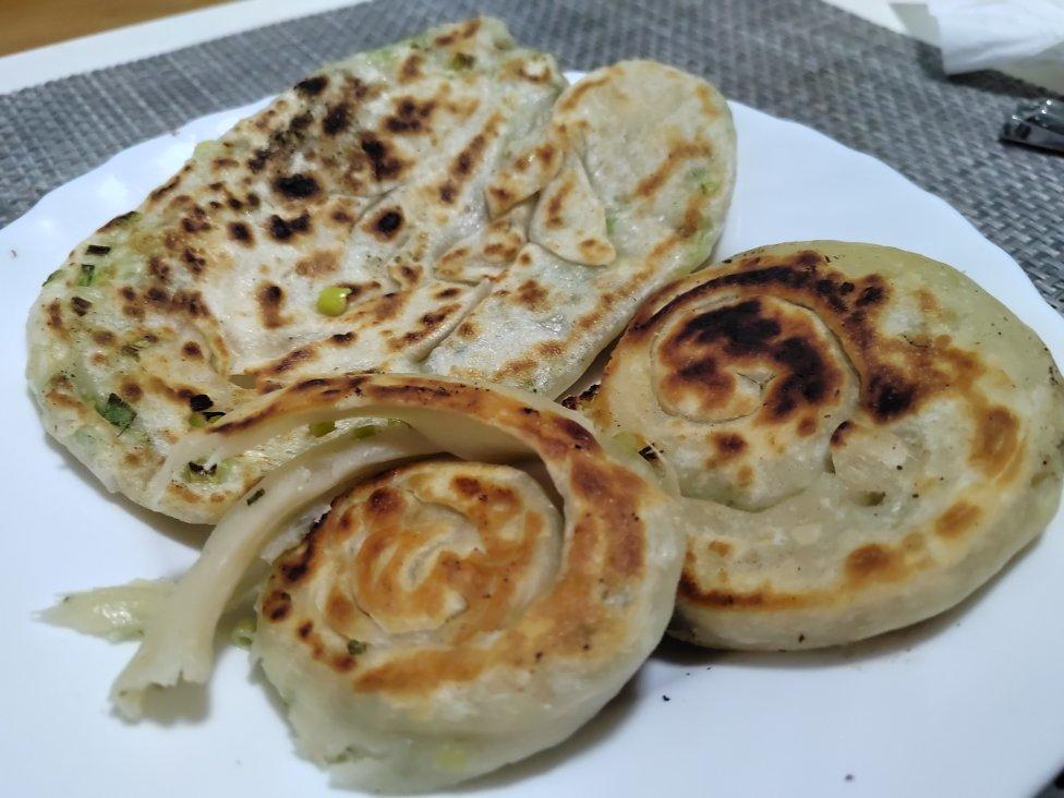 家常葱油饼 柔软多层 凉了也不硬 附细节视频详解