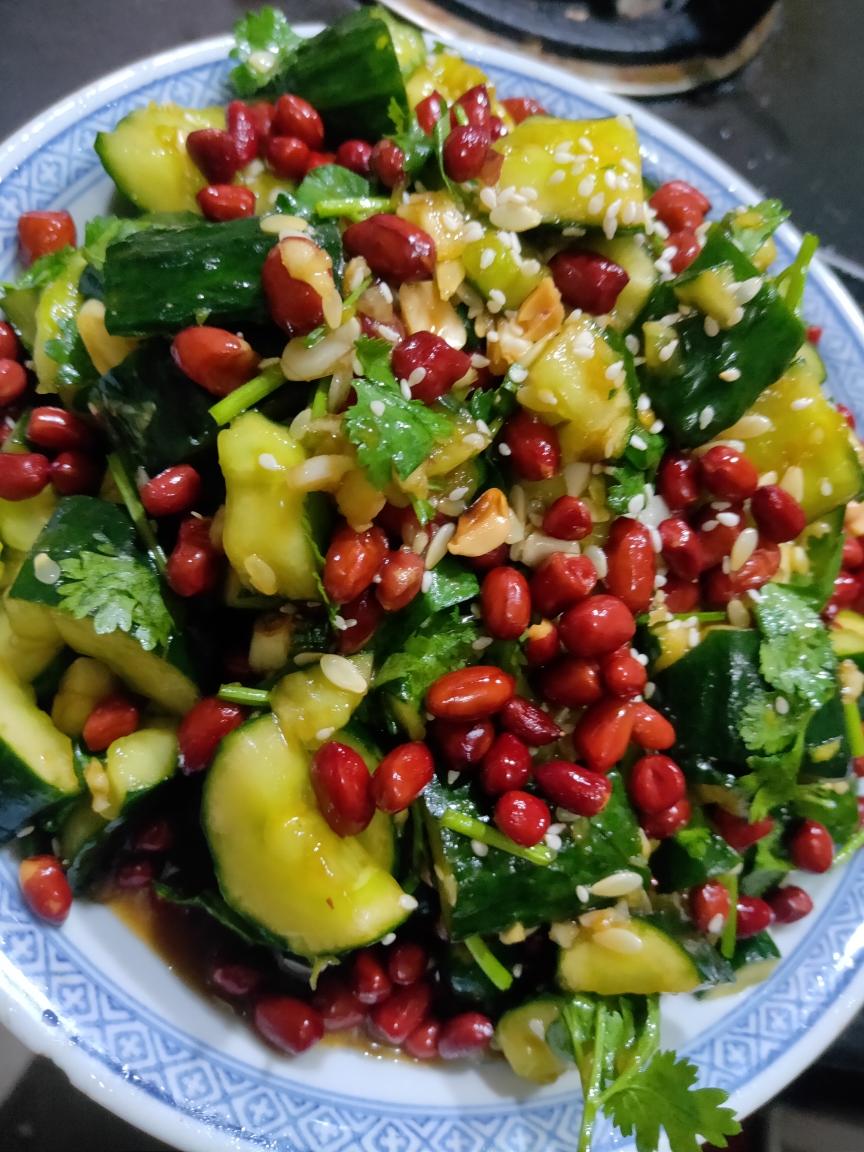 颜值担当～拍黄瓜的做法