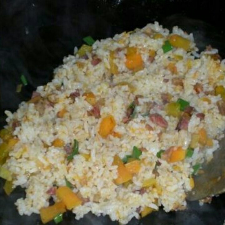 南瓜腊肠炒饭