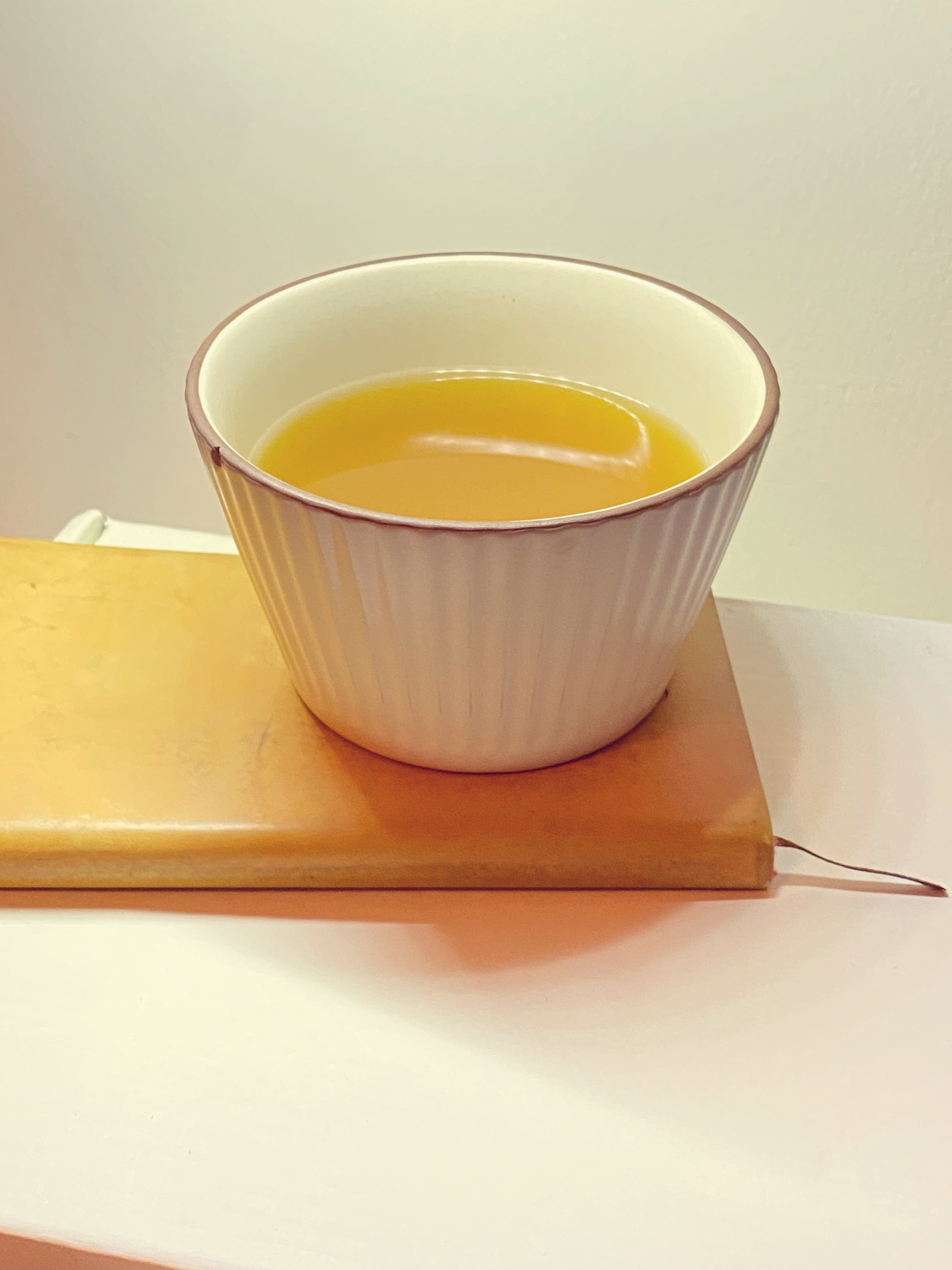 柠檬姜黄红枣茶：到底喝多少水最利于减肥？