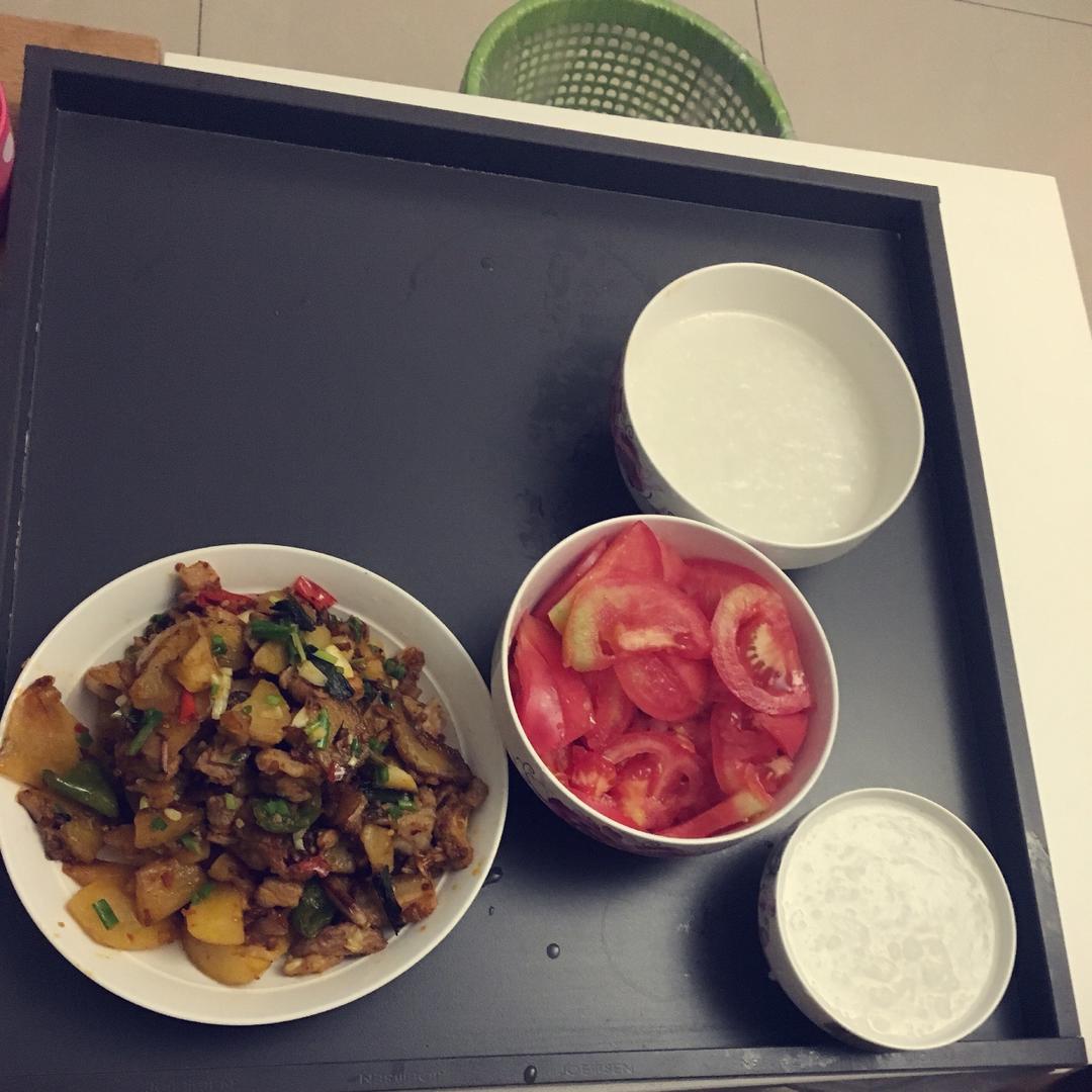 五花肉干煸土豆片
