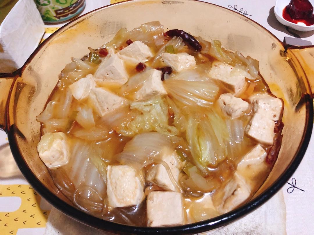 家常白菜炖粉条加豆腐泡