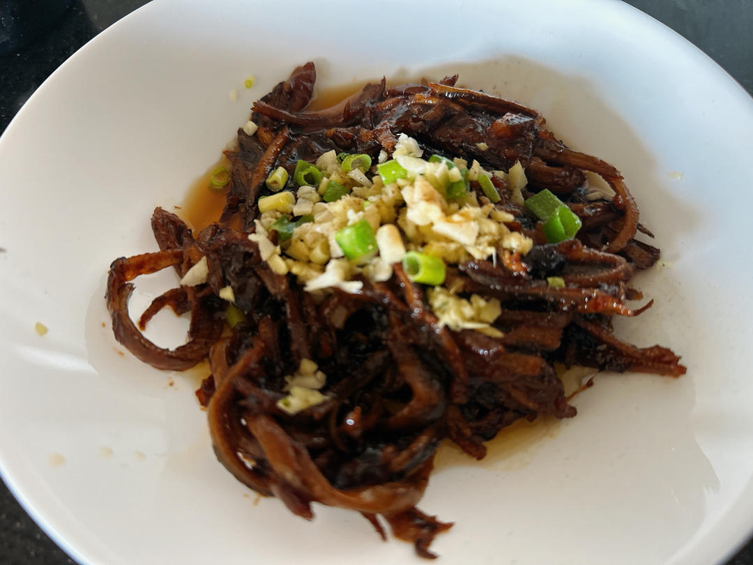 这碗响油鳝糊一吃，就算到了夏天了。