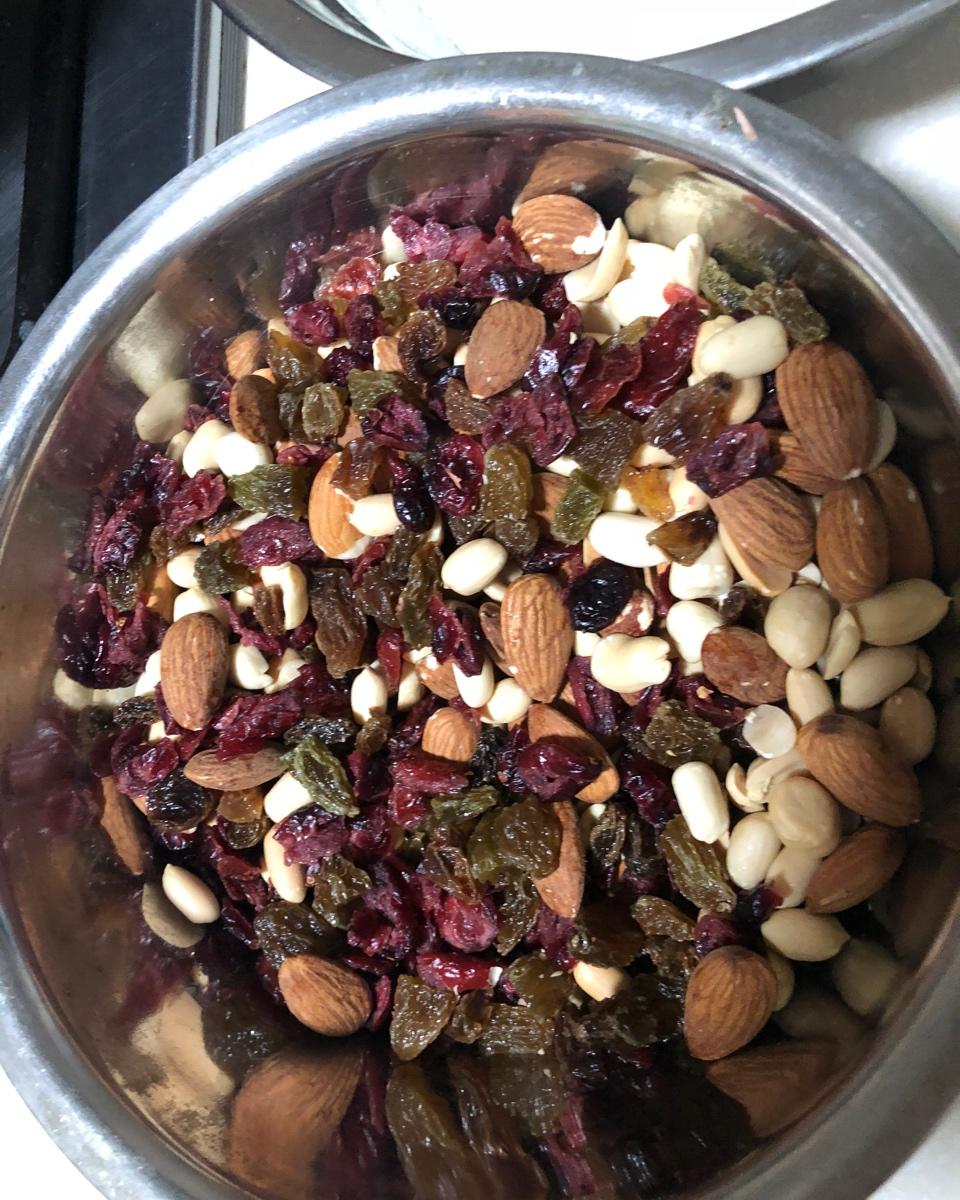 简易牛轧糖，只用蔓越莓干，配方屡试不爽，切块整齐