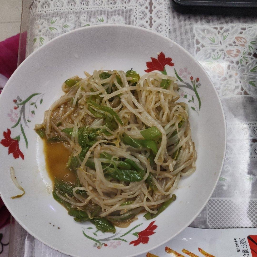 翡翠银芽（绿豆芽炒青椒）