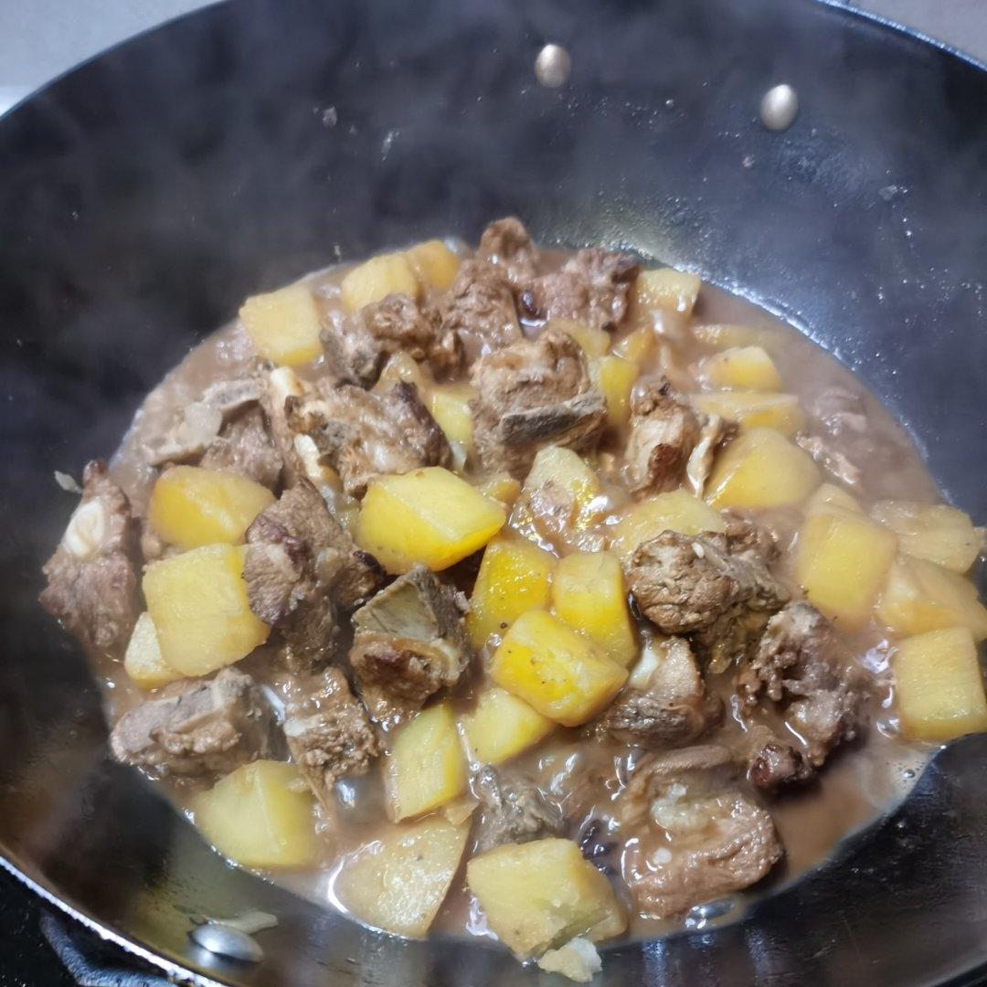 🥔土豆烧排骨，家常烧排骨