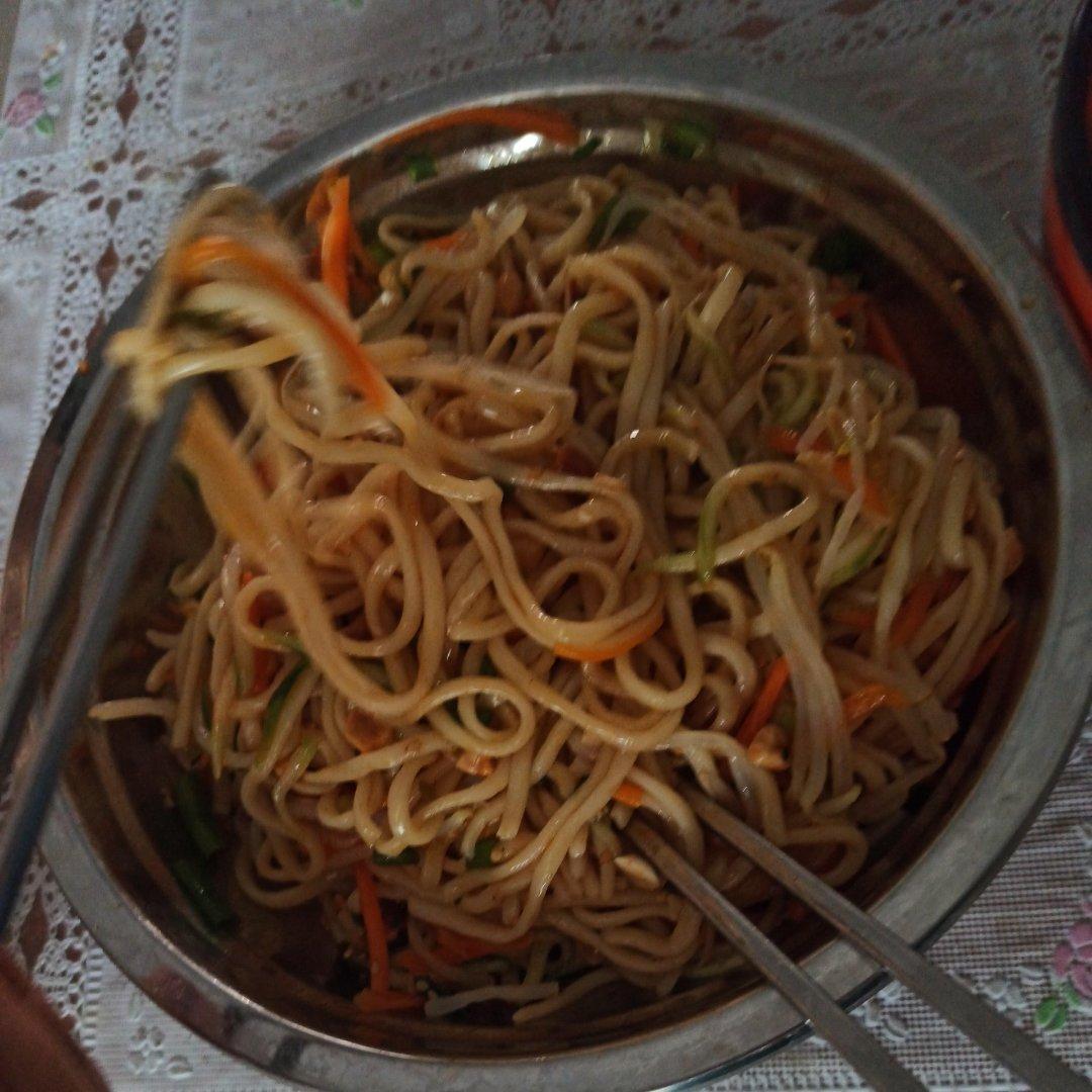 酸辣凉拌面