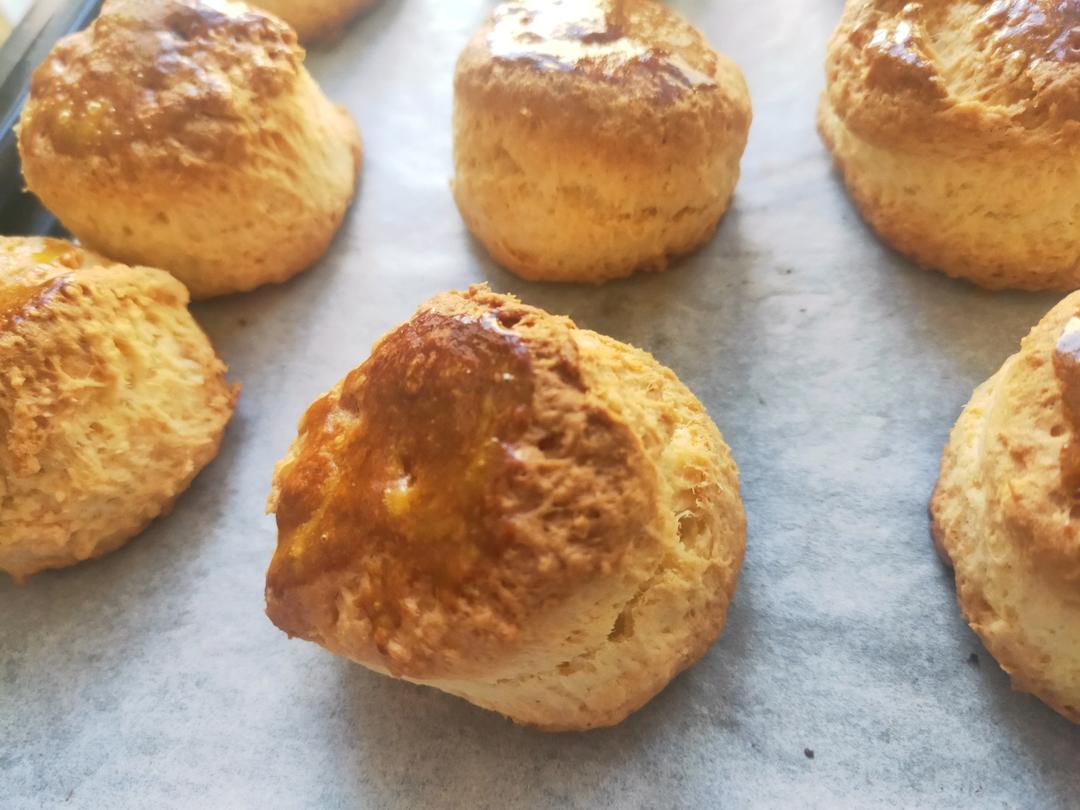 复刻英国女王私人御厨的经典司康：加映Cream Tea 经典吃法 & 如何做出松软內里、酥脆边缘的司康&司康佐醬製作