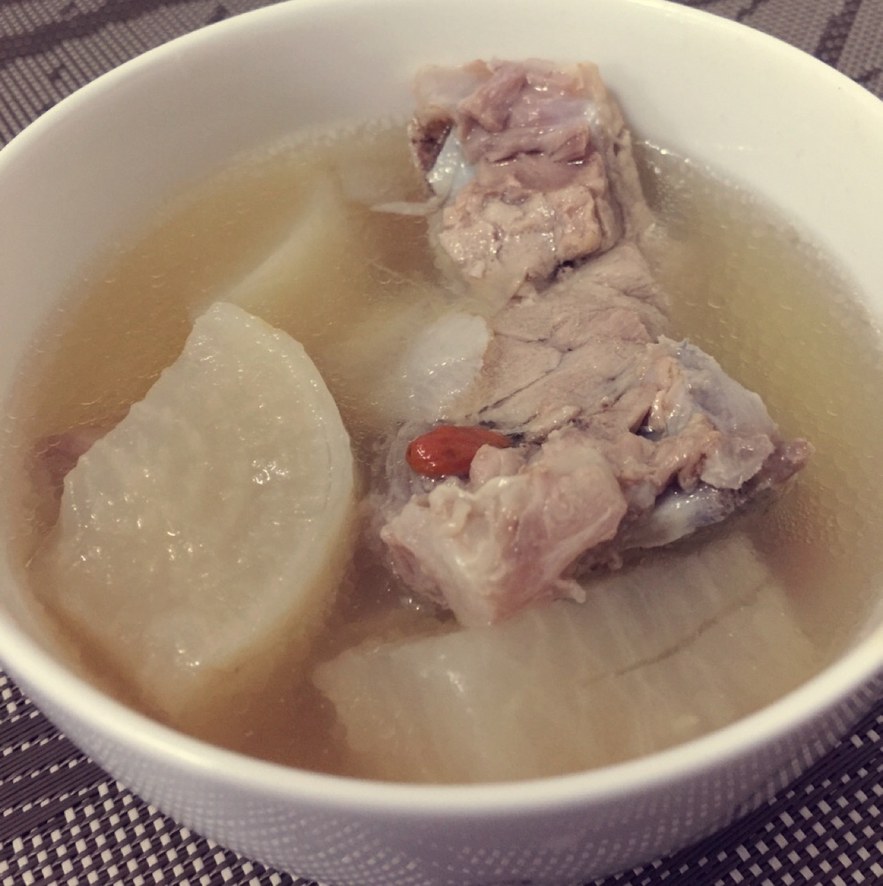 筒骨炖萝卜
