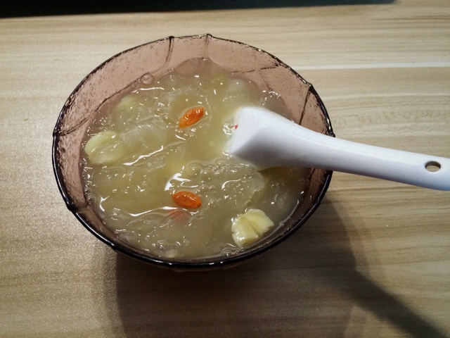 银耳莲子羹