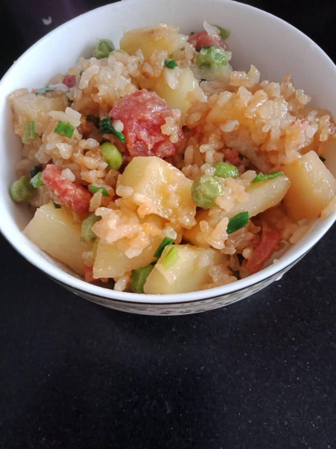 香肠土豆焖饭【一人也要吃好版】