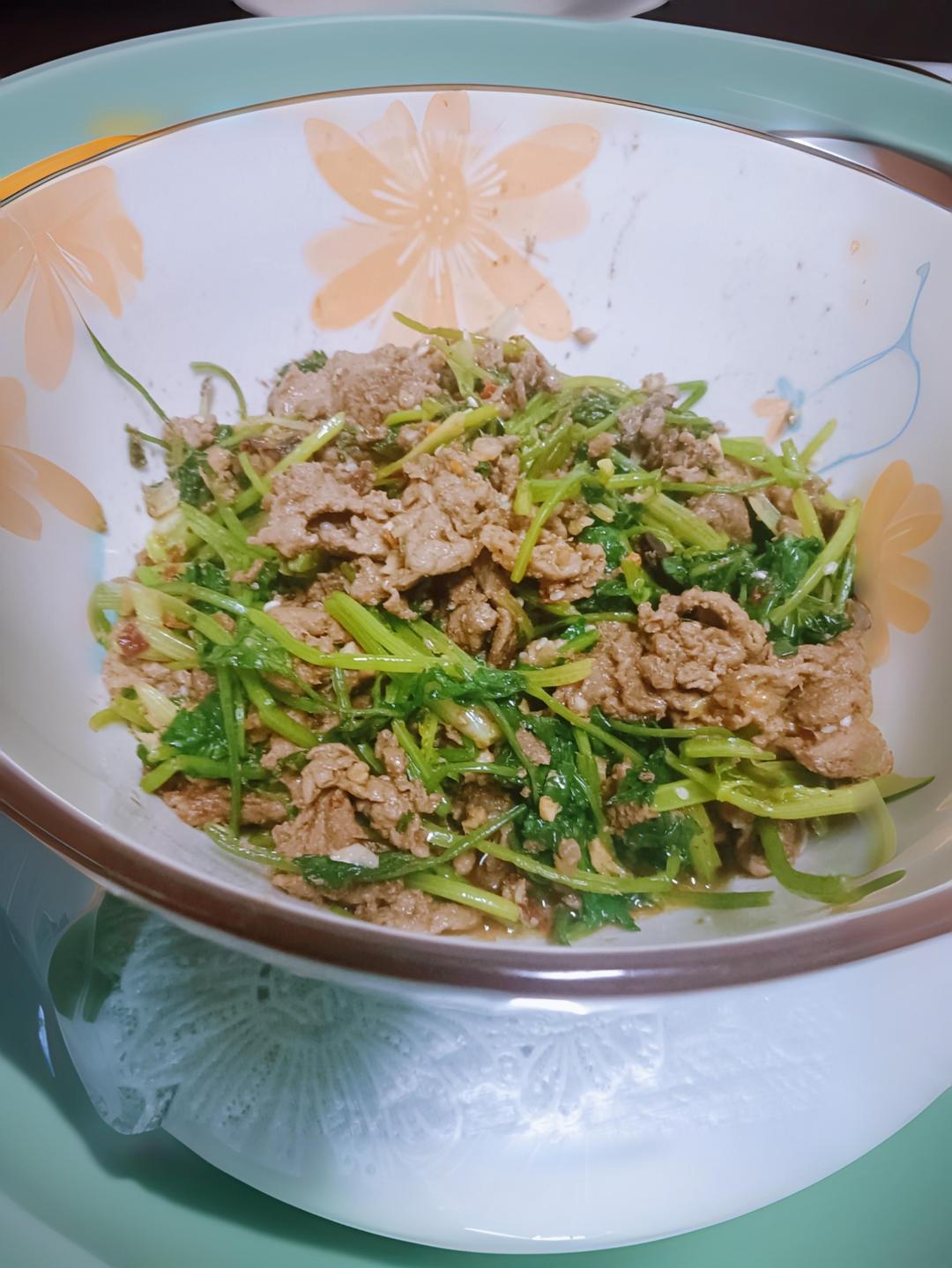 鲜嫩爽口的香菜拌牛肉🔥