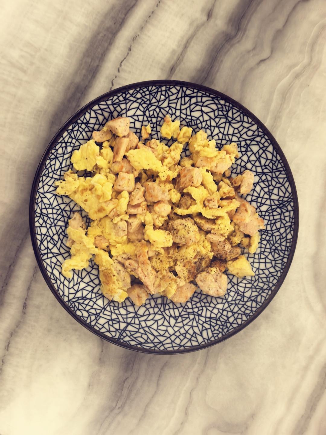 黑椒三文鱼炒蛋