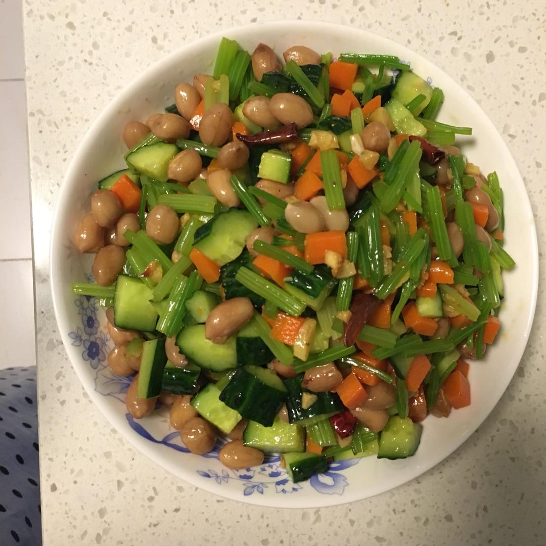 凉拌芹菜花生米胡萝卜