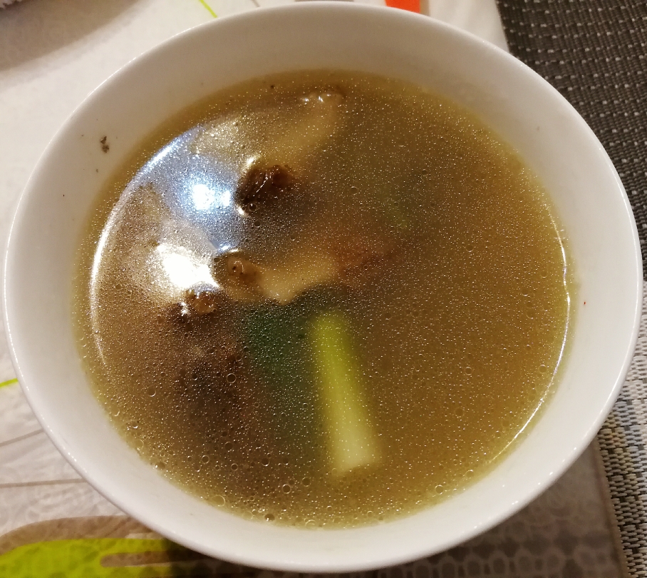 羊肚菌鱼汤的做法
