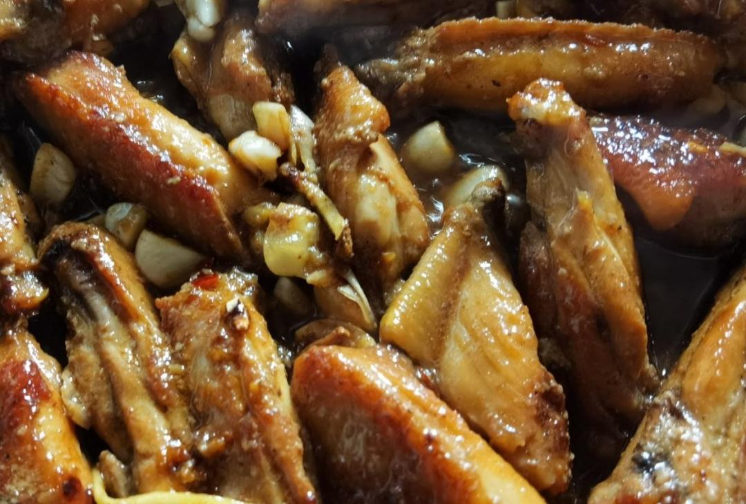 外焦里嫩的蒜香鸡翅