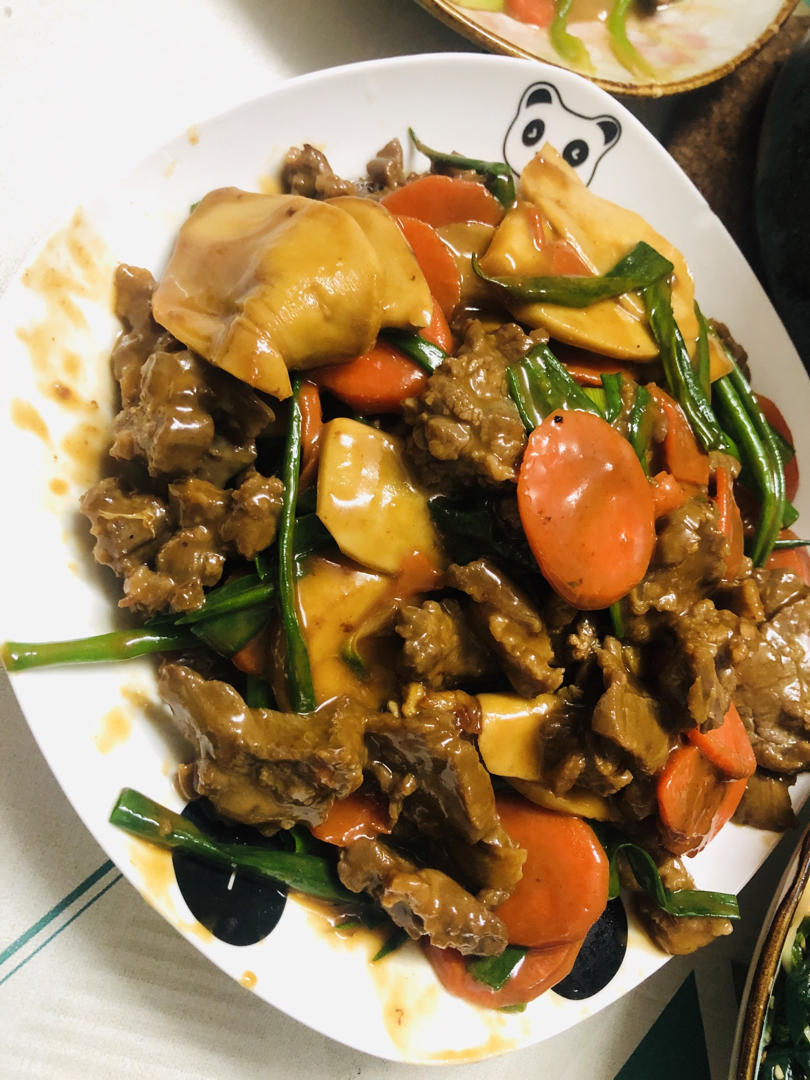 嫩炒牛肉片～～简单快手菜