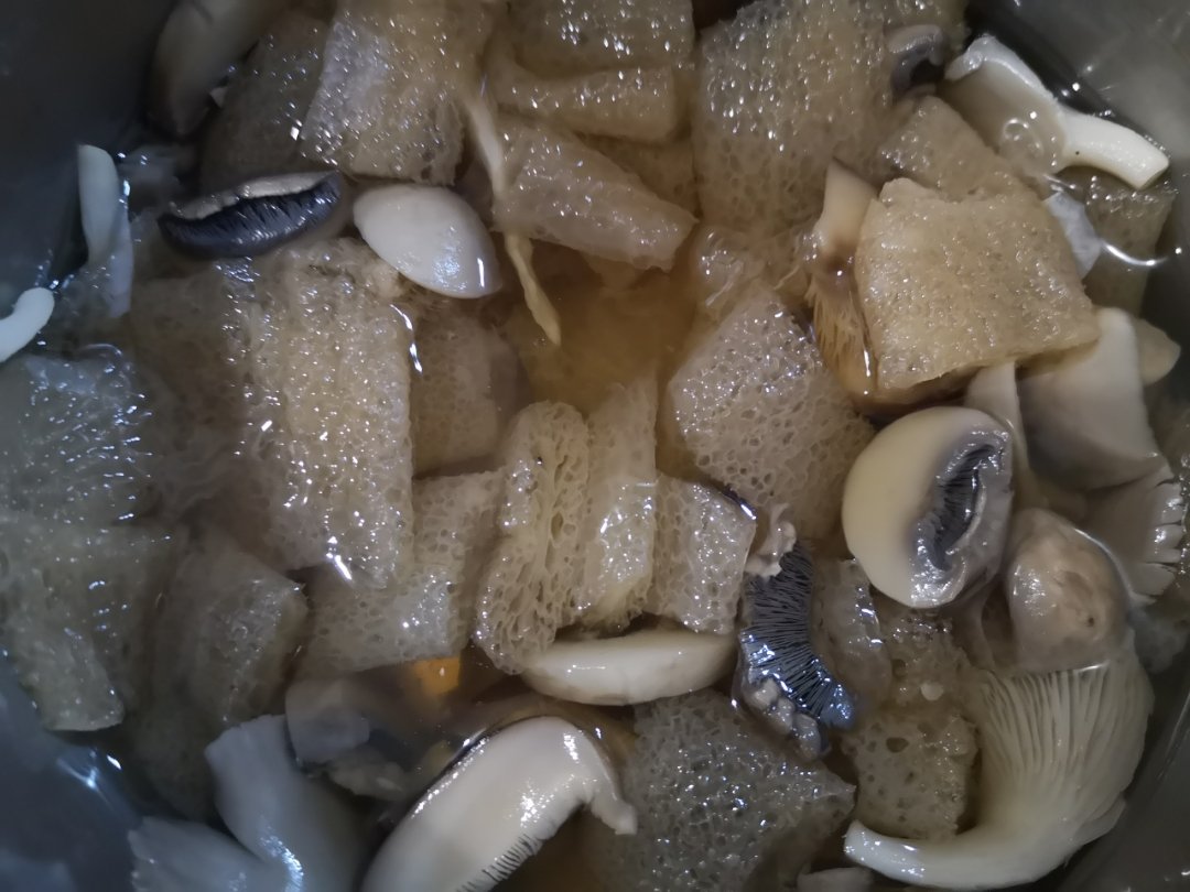 菌菇竹荪汤