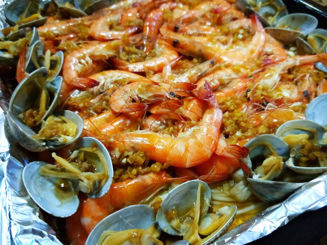 蒜蓉金针菇烤花蛤虾