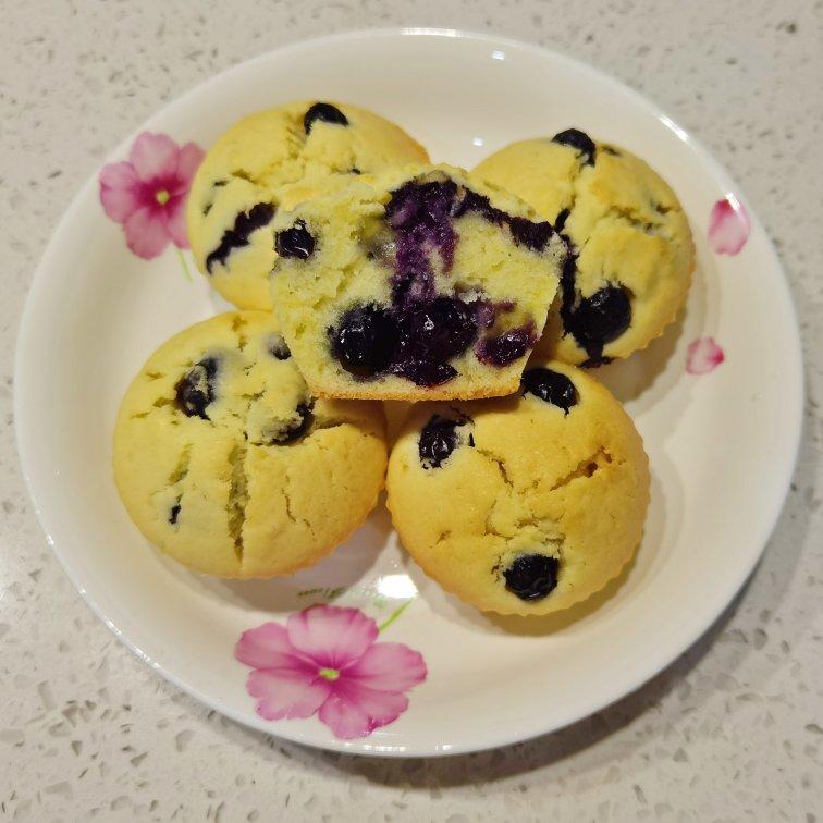 10分钟搞定的蓝莓麦芬，顶着大大的蘑菇头~