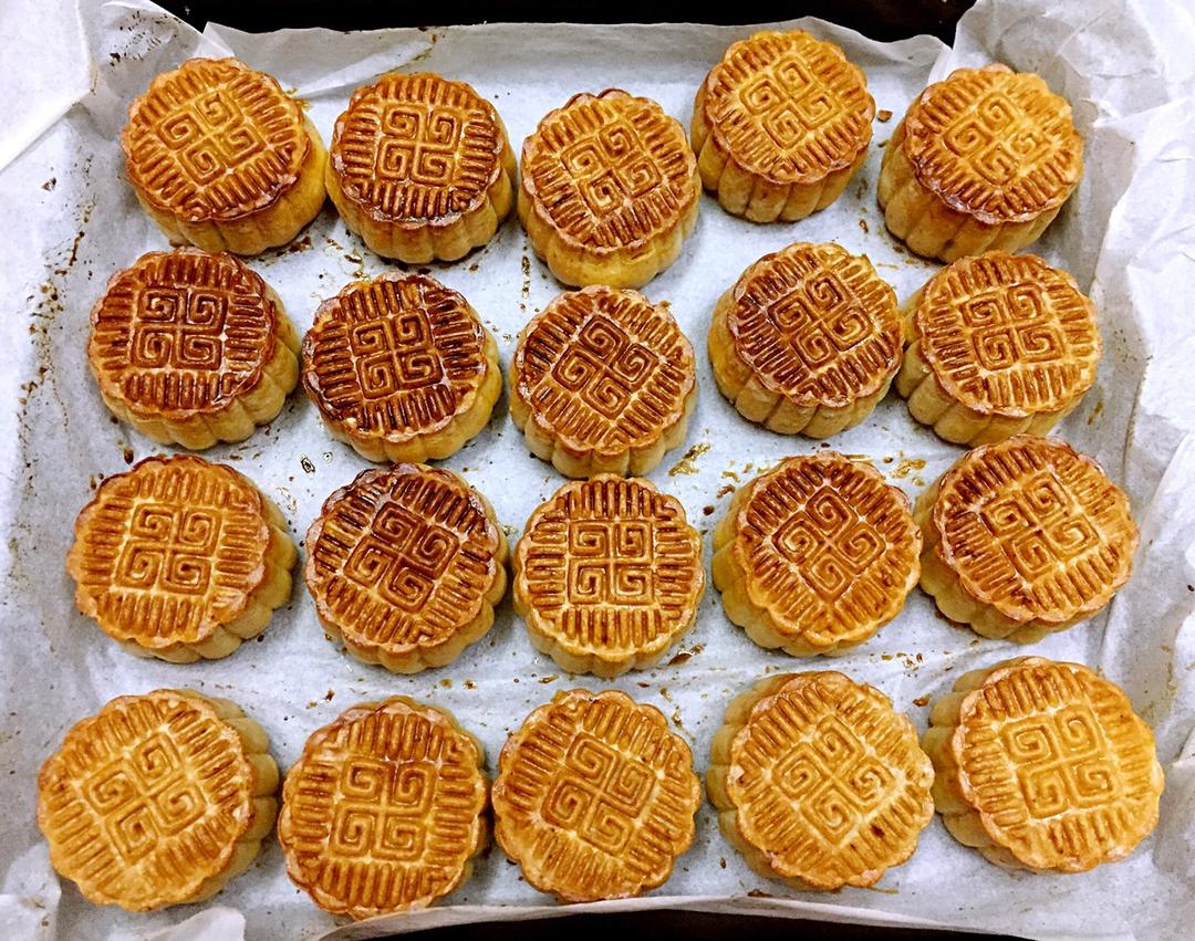 广式月饼—蛋黄莲蓉月饼
