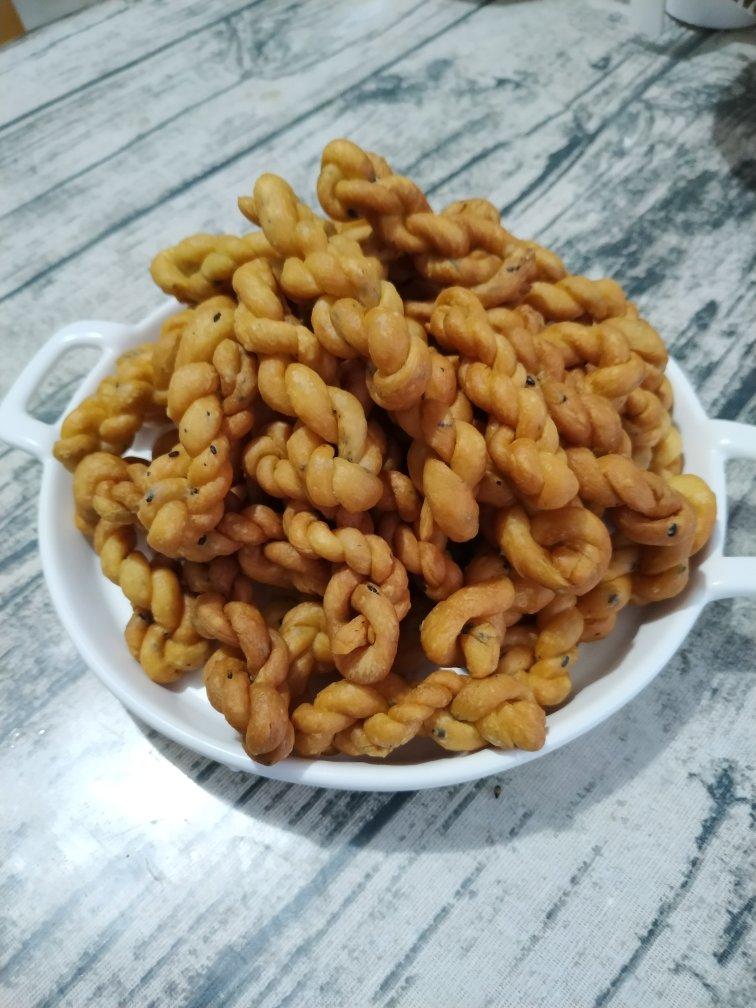 酥脆咸味小麻花