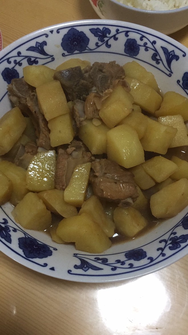 土豆炖排骨的做法(红烧土豆炖排骨的做法) 土豆炖排骨的做法(红烧土豆炖排骨的做法)
