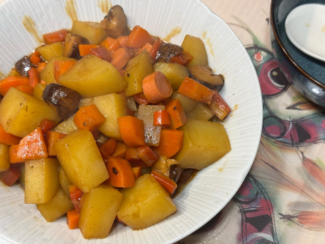 香菇土豆肉末盖浇饭