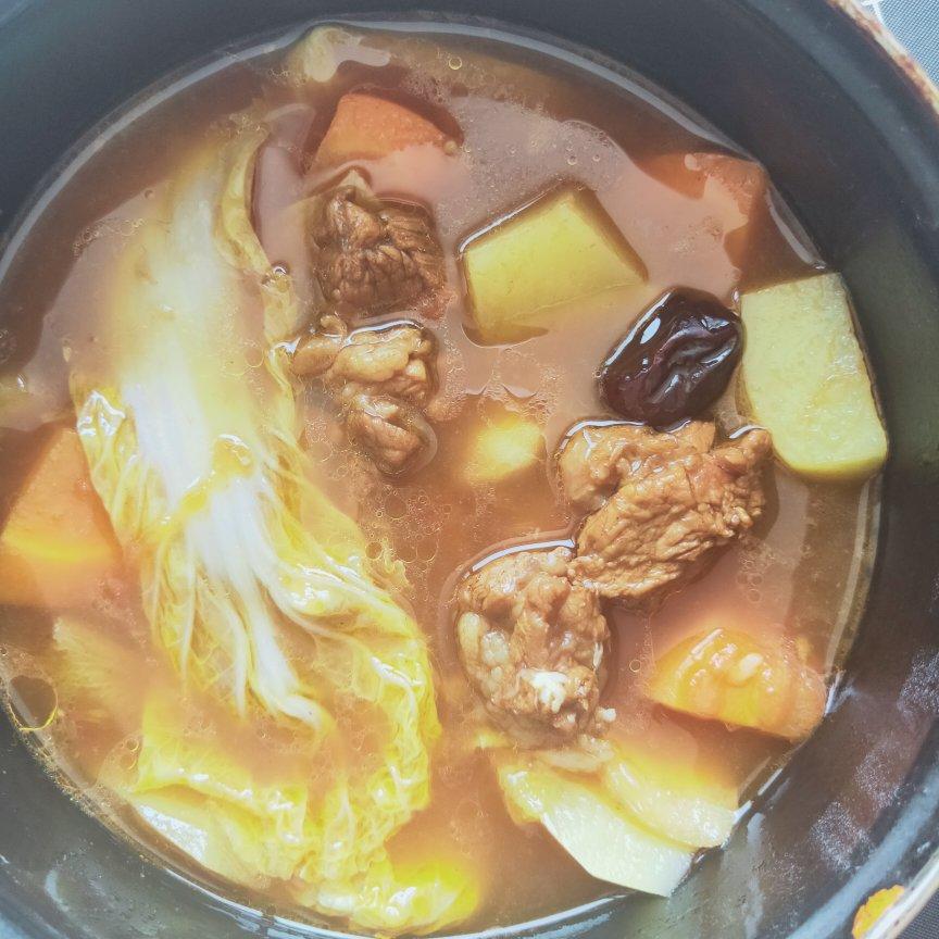 汤浓肉嫩的番茄牛腩，牛腩软烂秘法