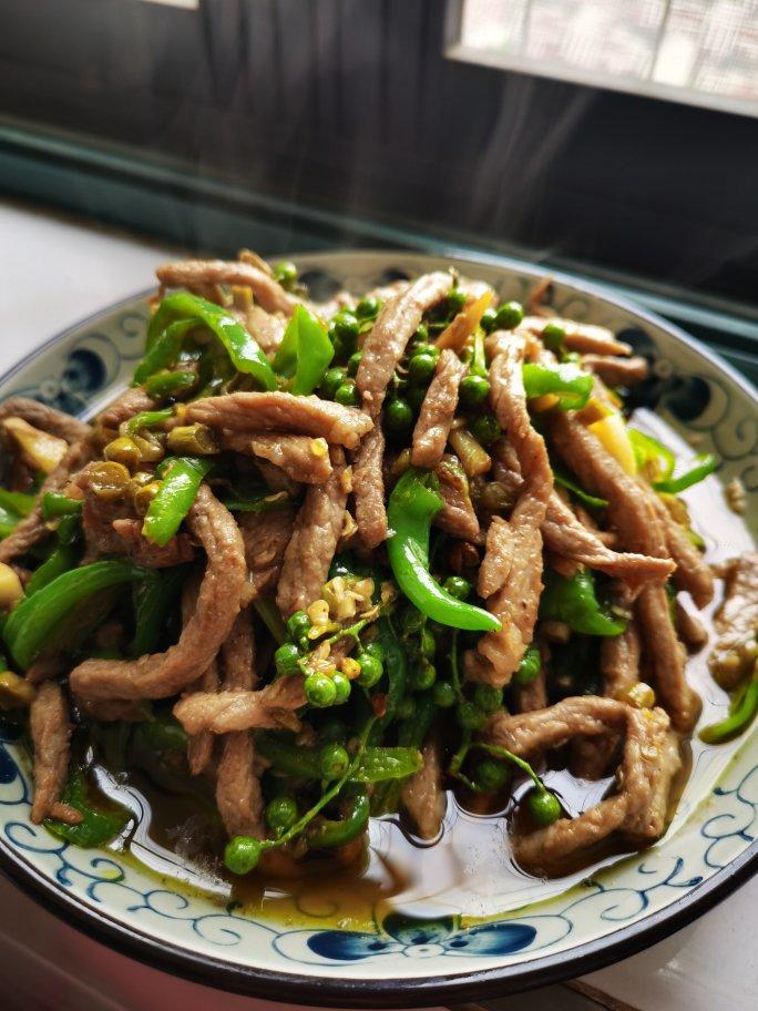 厨师长教你：“青椒牛肉丝”的家常做法，家乡的味道，先收藏了
