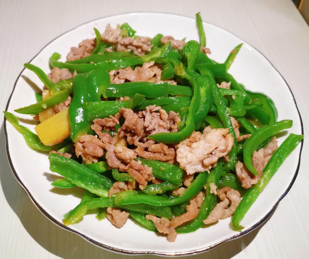 小乒乓酱排骨做的巨下饭的青椒炒肉丝