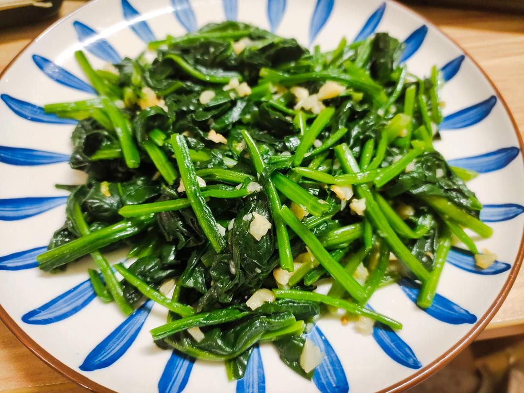 不涩口又嫩的清炒菠菜