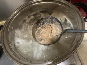 清炖牛骨汤（原汁原味，香气四溢，冬天的早晨喝一碗，好满足😄）的做法 步骤7