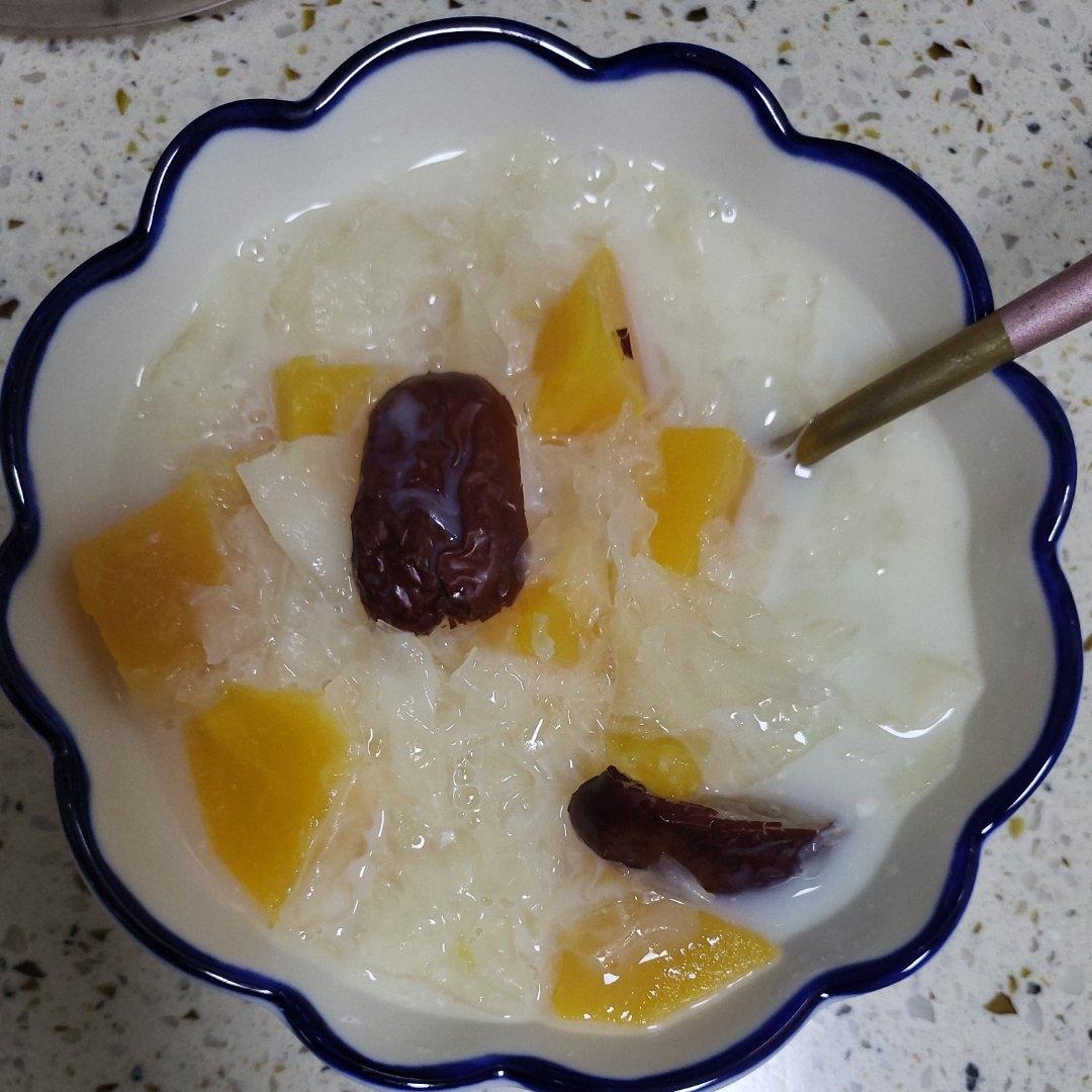木瓜牛奶银耳汤，美白养颜必喝