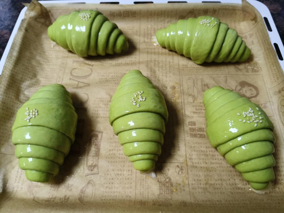 开心果海盐面包卷｜治愈美食里的一抹绿
