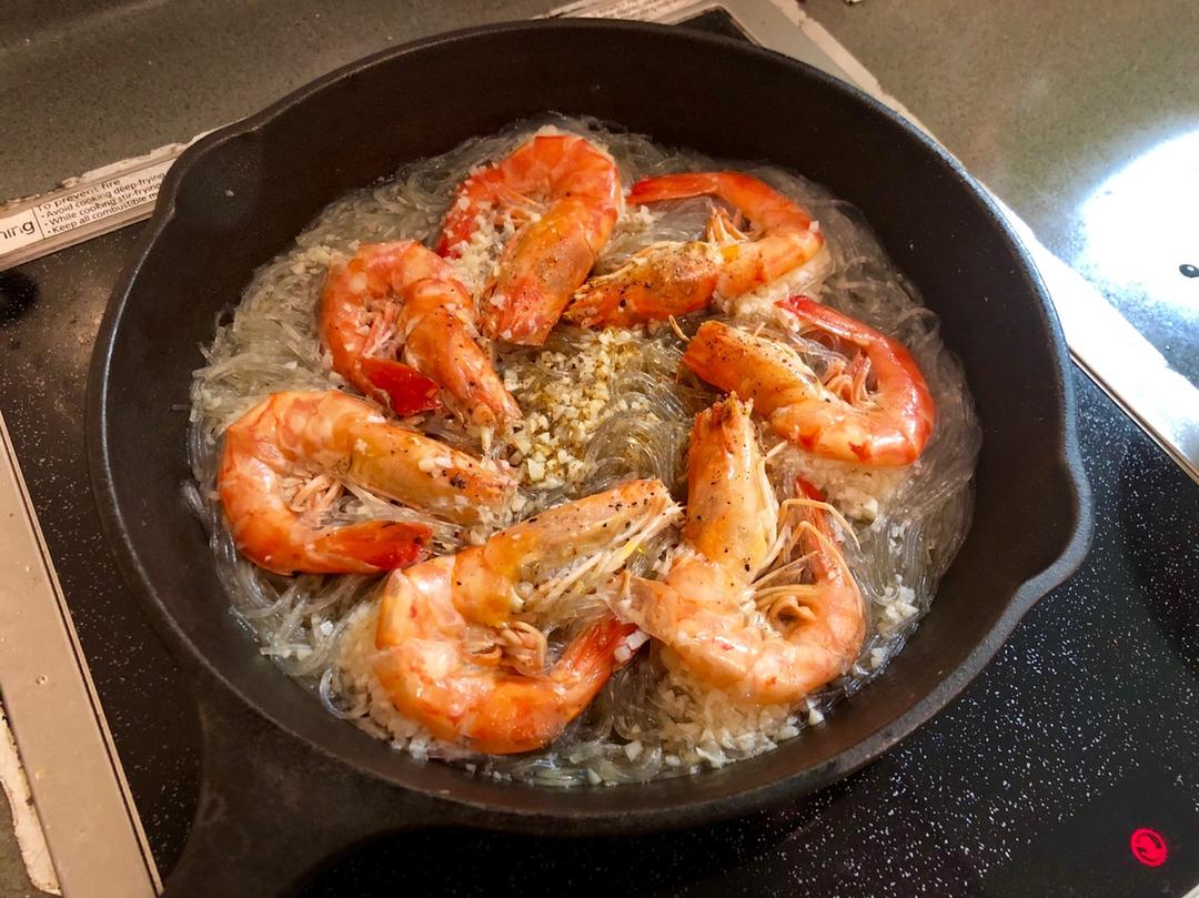 蒜蓉粉絲蝦🦐（平底鐵鍋不只是煎牛扒！）