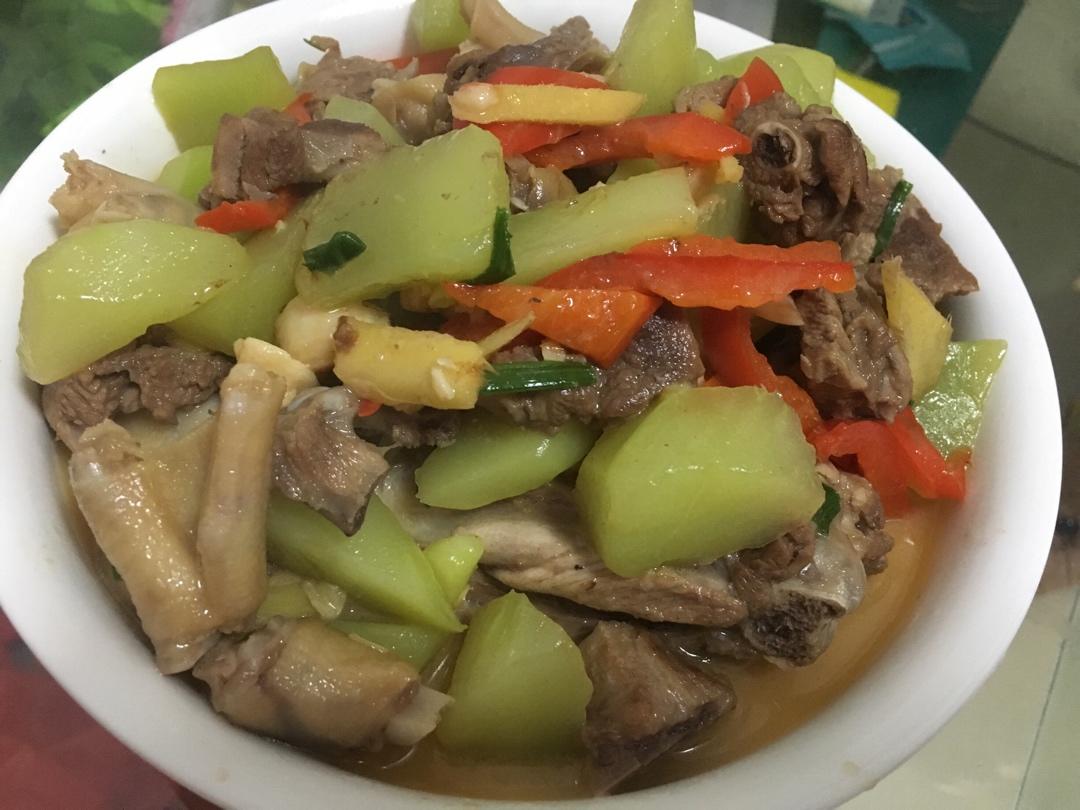 莴笋烧鸭肉