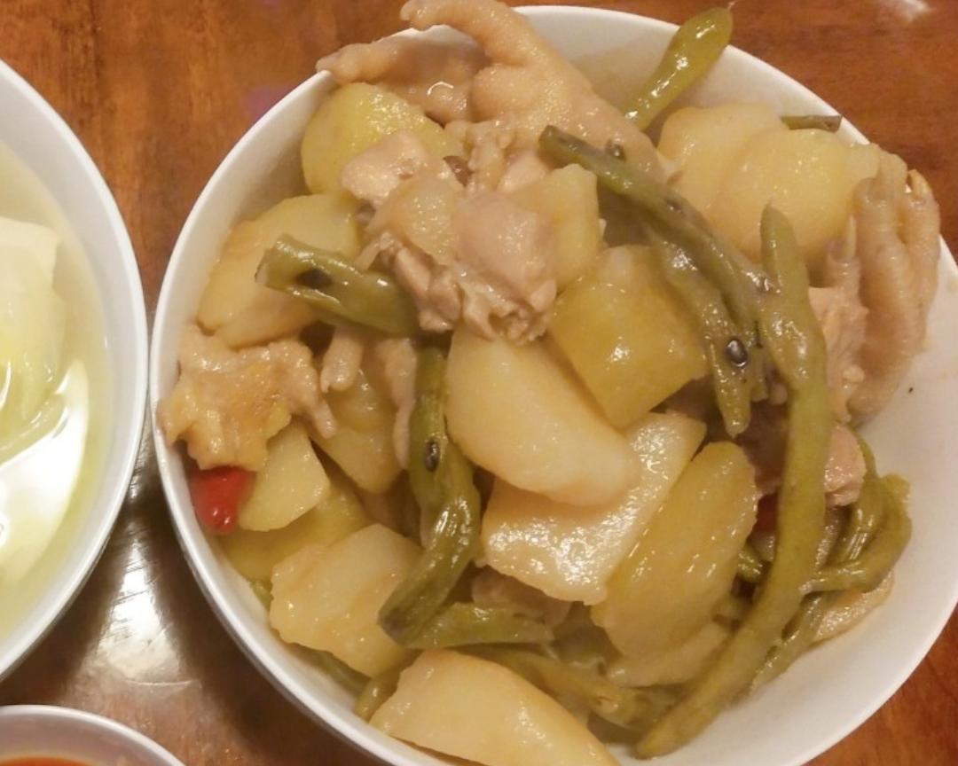 四季豆土豆红烧鸡脚鸡腿肉的做法