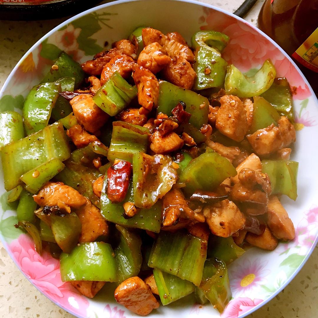 青椒辣子鸡丁