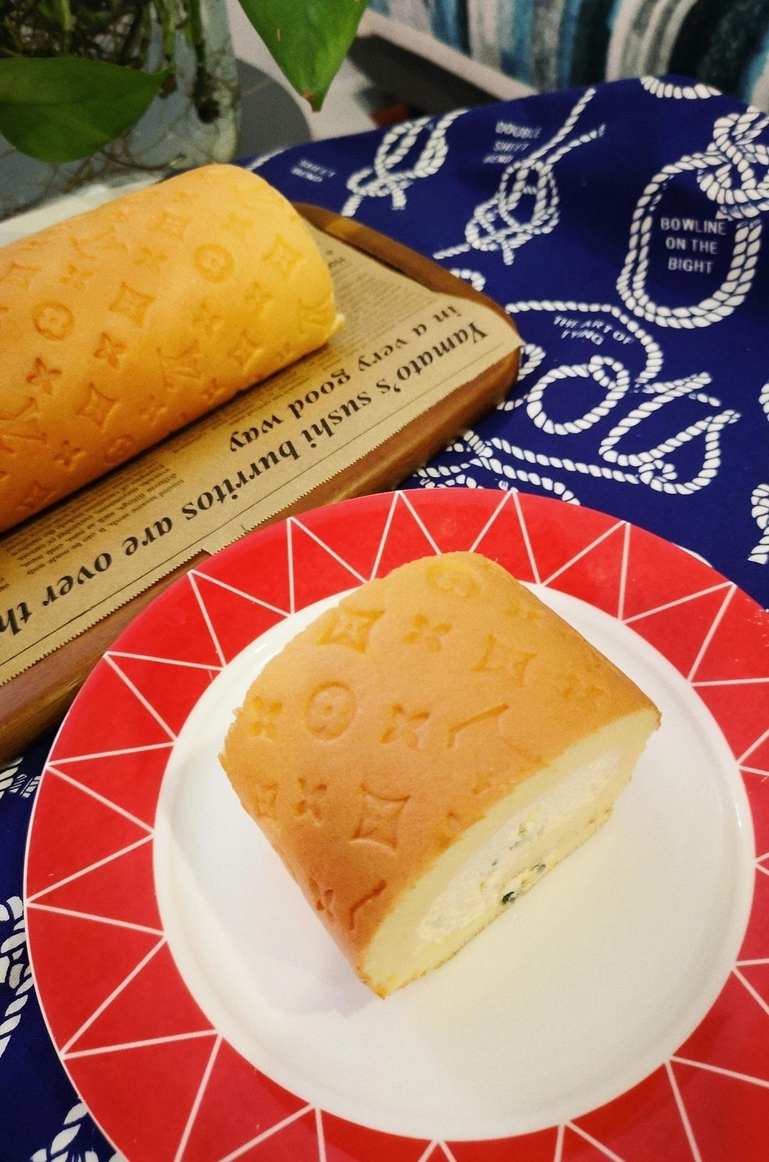 LV烙印百香果蛋糕卷