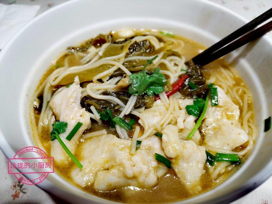 一次干掉一大碗🥣的家常酸菜鱼🐟米线🍜🥢