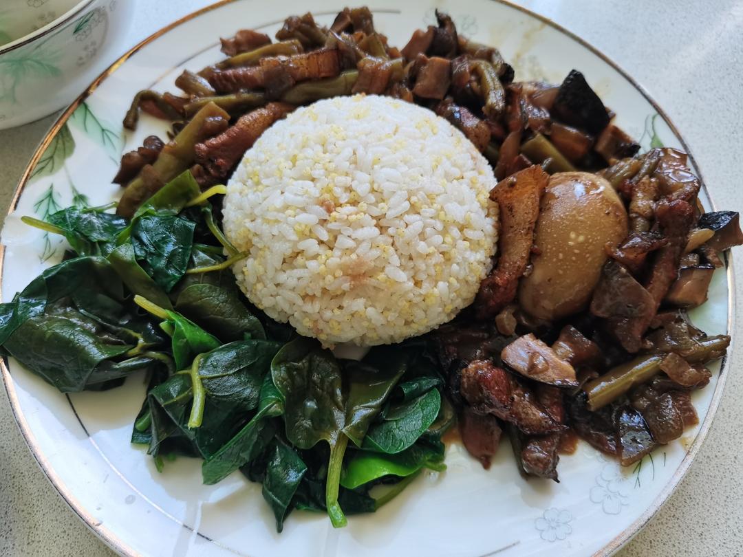台式卤肉饭~