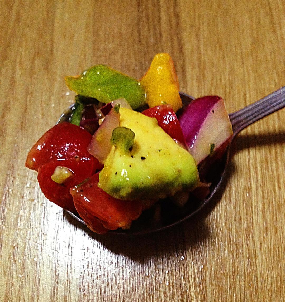 牛油果芒果沙拉