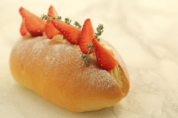 草莓奶露包，少女心满满的面包的做法