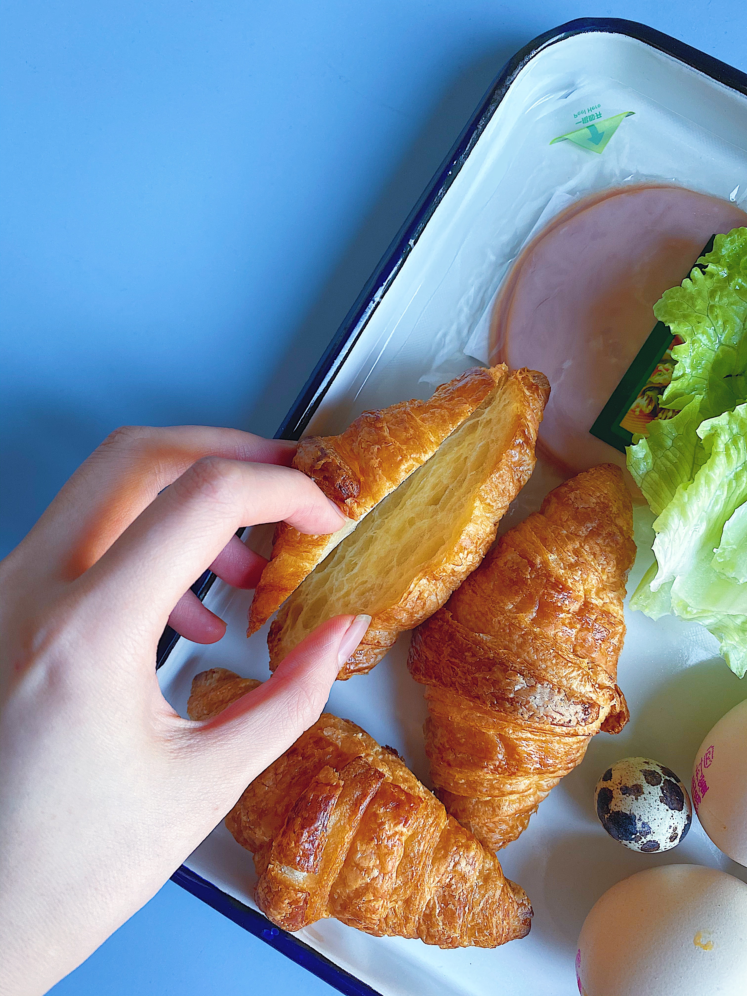 十分钟颜值早餐❗️mini可颂三明治向你招手的做法 步骤2