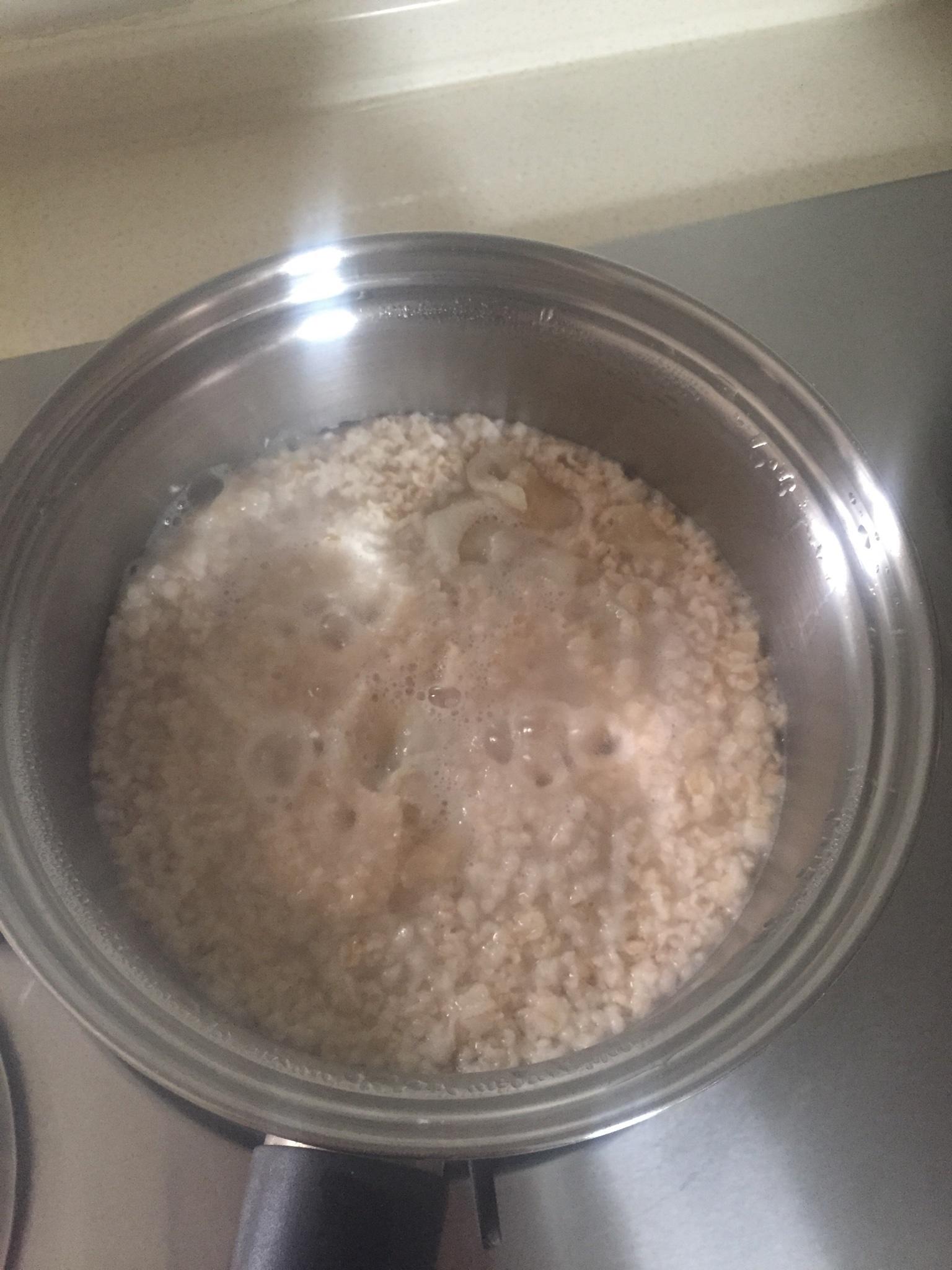 奶香花胶燕麦粥的做法 步骤2
