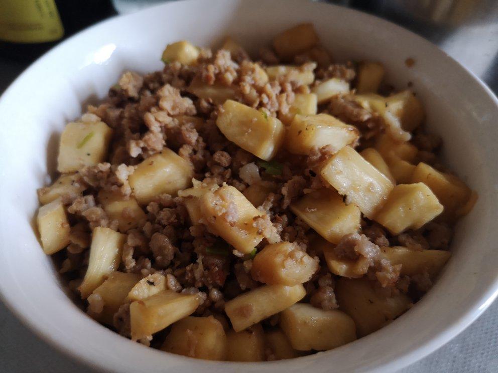 “万能搭”茭白炒肉末